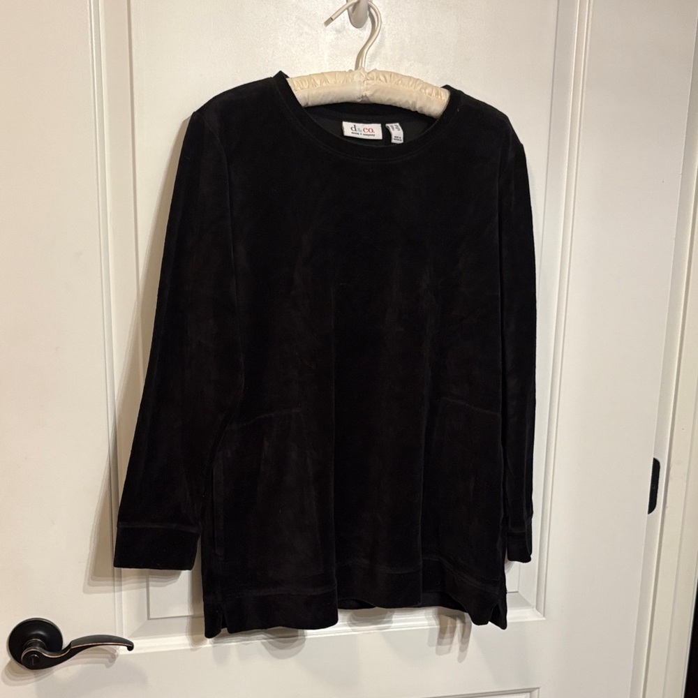 Denim & Co. Black Long Sleeve Top 78%Cotton.
